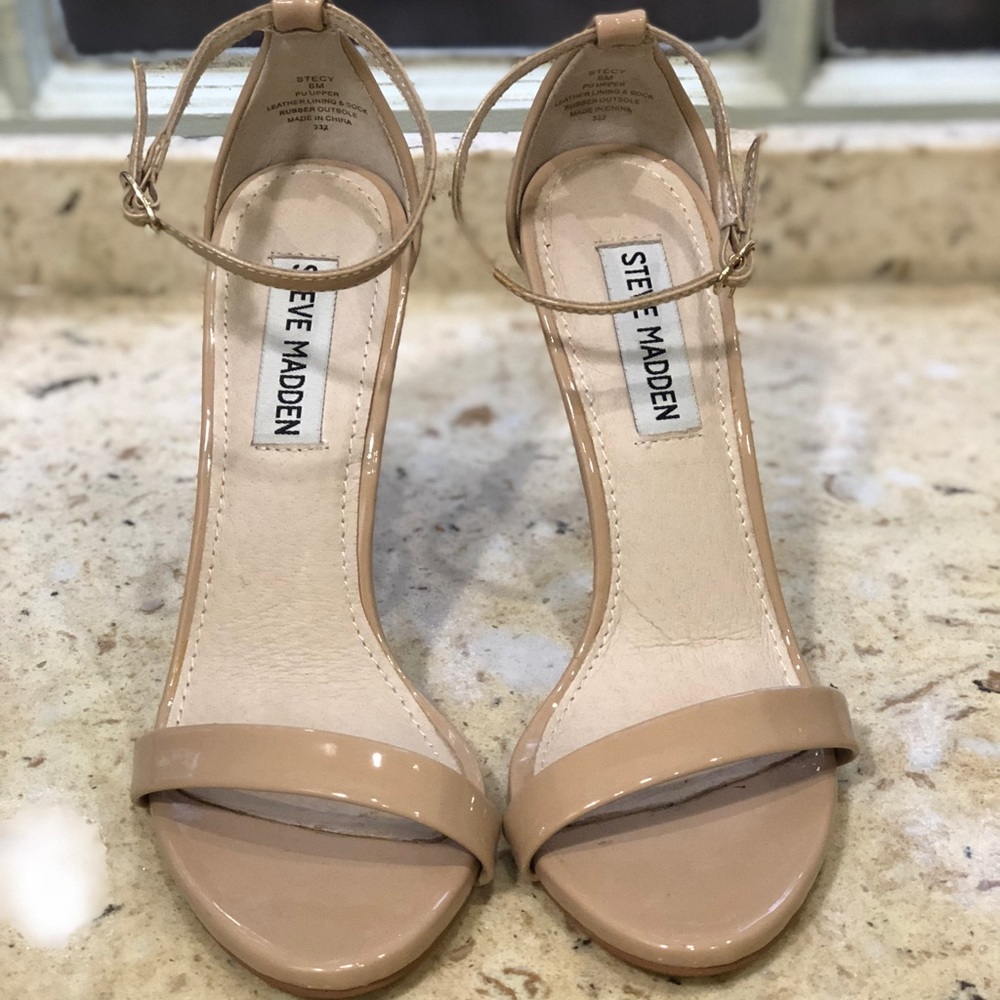 Nude Steve Madden Stecy Patent Sandals Size 6